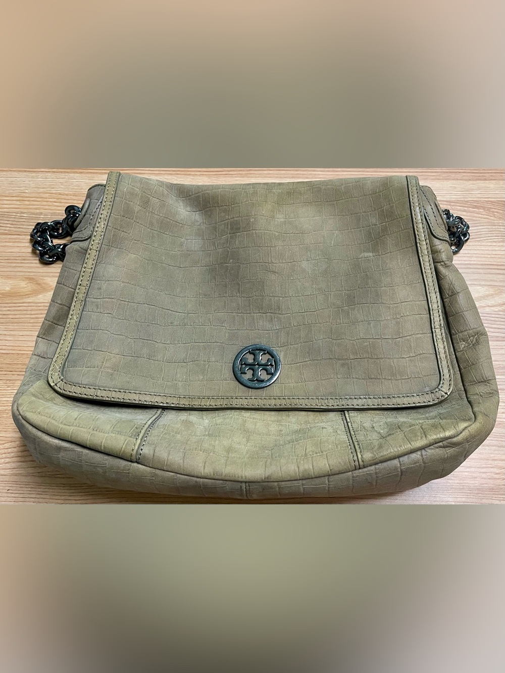 Tory Burch Olive Green Croc-Embossed Shoulder Bag with Chain Strap